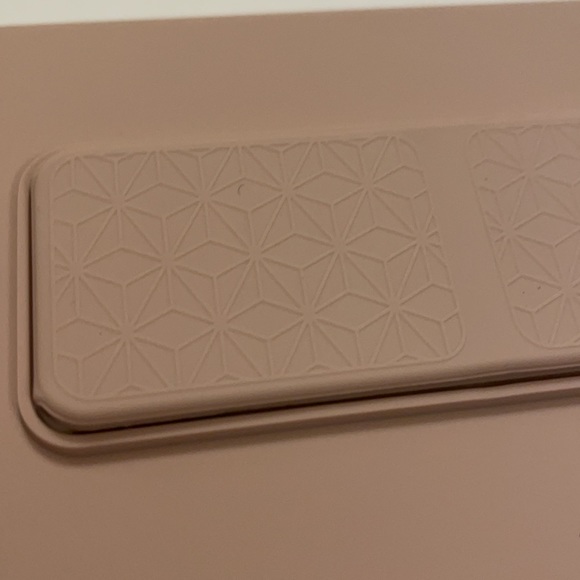 Laudtec Pink Silicon Cell Phone Case with Magnetic Strip IPhone 13 Compatible - Picture 6 of 7